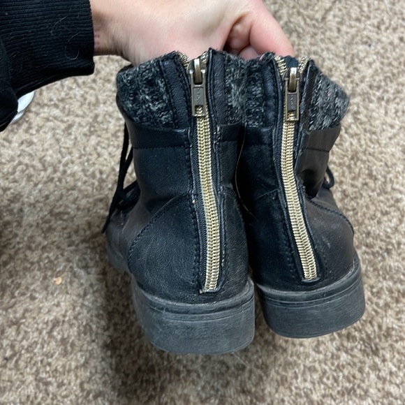 Boots - Picture 5 of 9